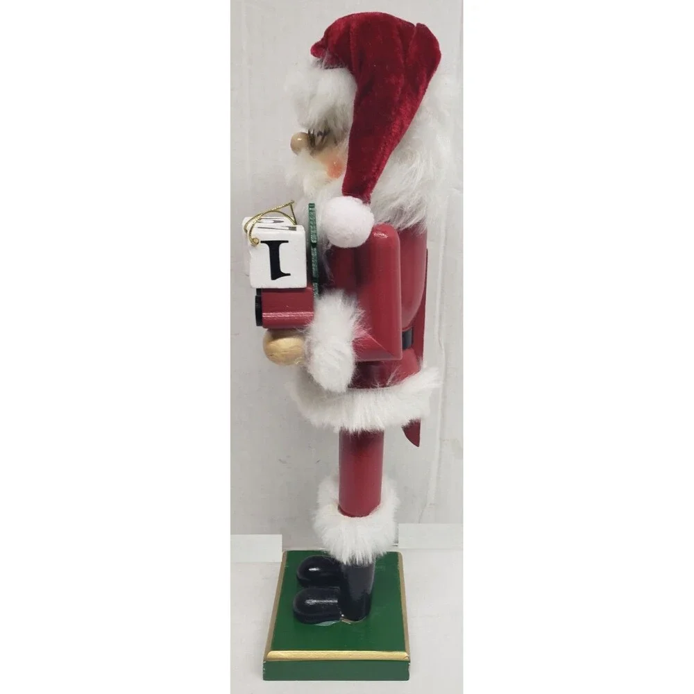 Wooden Christmas Nutcracker,14
